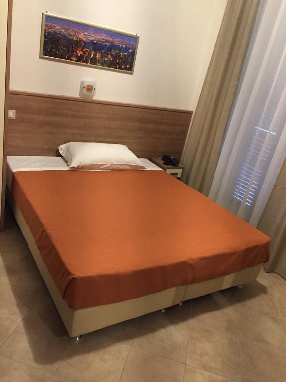 Hotel Montecarlo Milán Habitación foto